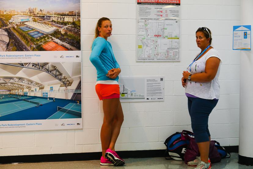 20140116 - MELBOURNE, AUSTRALIA: Belgian Yanina Wickmayer and coach Ann Devries pictured as games habe been cancelled due to the high temperatures at the 'Australian Open' Grand Slam, Thursday 16 January 2014 in Melbourne Park, Melbourne, Australia.  BELGA PHOTO PATRICK HAMILTON