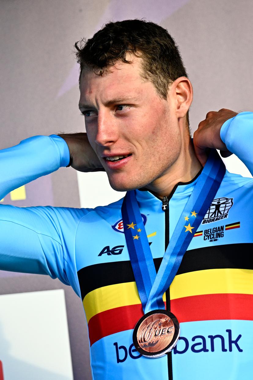 Belgian Joran Wyseure, winner of the bronze medal pictured on the podium of the elite men race at the UEC Cyclocross European Championships, Sunday 09 November 2025, in Middelkerke. BELGA PHOTO JASPER JACOBS