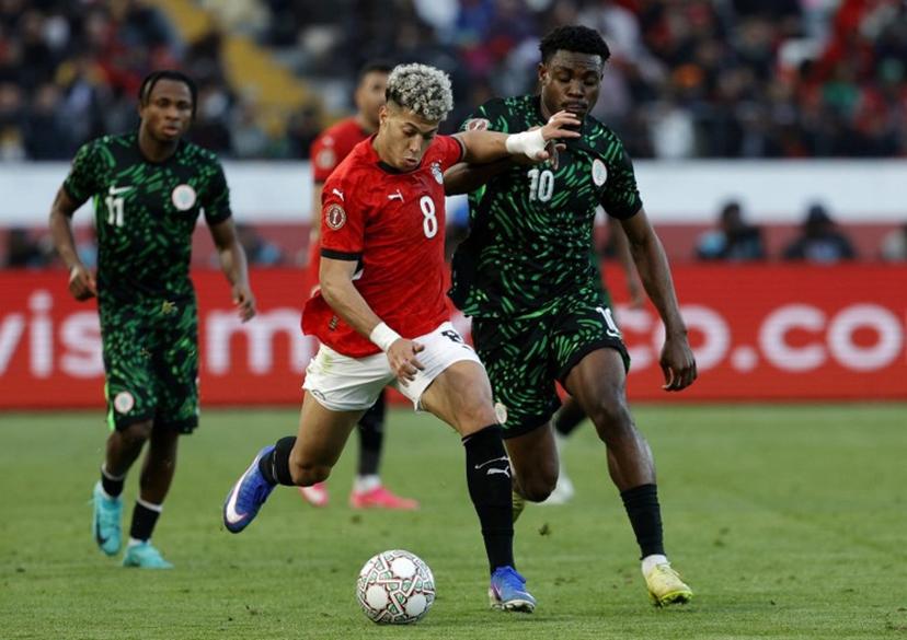 Egypt's midfielder #8 Emam Ashour and Nigeria's midfielder #10 Fisayo Dele-Bashiru compete during the Africa Cup of Nations (CAN) third place football match between Egypt and Nigeria at the Mohammed V Stadium in Casablanca on January 17, 2026.   Abdel Majid BZIOUAT / AFP