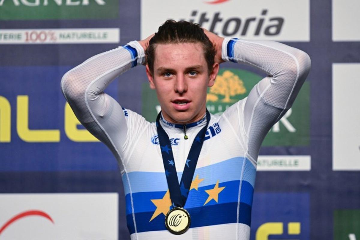 Germany's gold medalist TimTorn Teutenberg poses on the podium of the men's elimination race during the UEC Track Elite European Championships in Grenchen on February 8, 2023.   SEBASTIEN BOZON / AFP