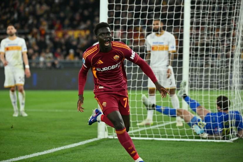 Roma's French forward #78 Robinio Vaz celebrates scoring his team's first goal during the Italian Serie A football match between AS Roma and Lecce at the Olympic Stadium in Rome on March 22, 2026.  Alberto PIZZOLI / AFP