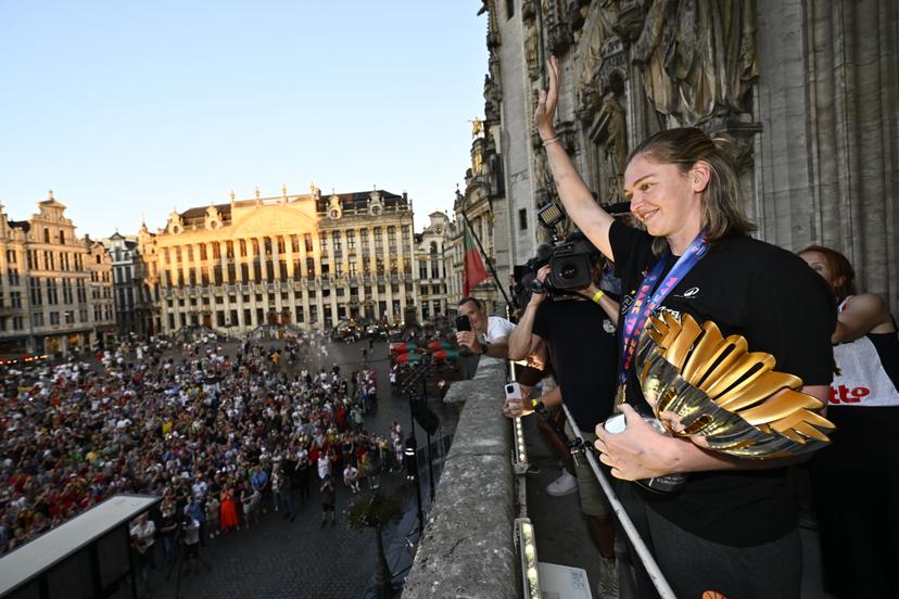 Belgium's captain Emma Meesseman carries the trophy at the celebrations at the Brussels city hall and Grand Place/ Grote Markt for Belgian national women basket team 'the Belgian Cats', after winning yesterday's European Championship final, Monday 30 June 2025. Yesterday the Cats successfully defended their European title, beating Spain in the final of the FIBA Women's EuroBasket 2025.  BELGA PHOTO ERIC LALMAND