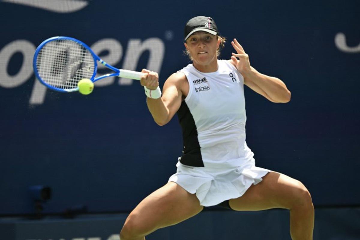 Poland's Iga Swiatek plays a forehand return to Russia's Ekaterina Alexandrova  during their women's singles round of 16 tennis match on day nine of the US Open tennis tournament at the USTA Billie Jean King National Tennis Center in New York City, on September 1, 2025.  ANGELA WEISS / AFP