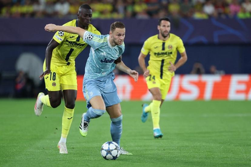 Villarreal's Senegalese midfielder #18 Pape Gueye challenges Juventus' Dutch midfielder #08 Teun Koopmeiners during the UEFA Champions League, league phase day 2 football match between Villarreal CF and Juventus at La Ceramica stadium in Vila-real on October 1, 2025.  Thomas COEX / AFP