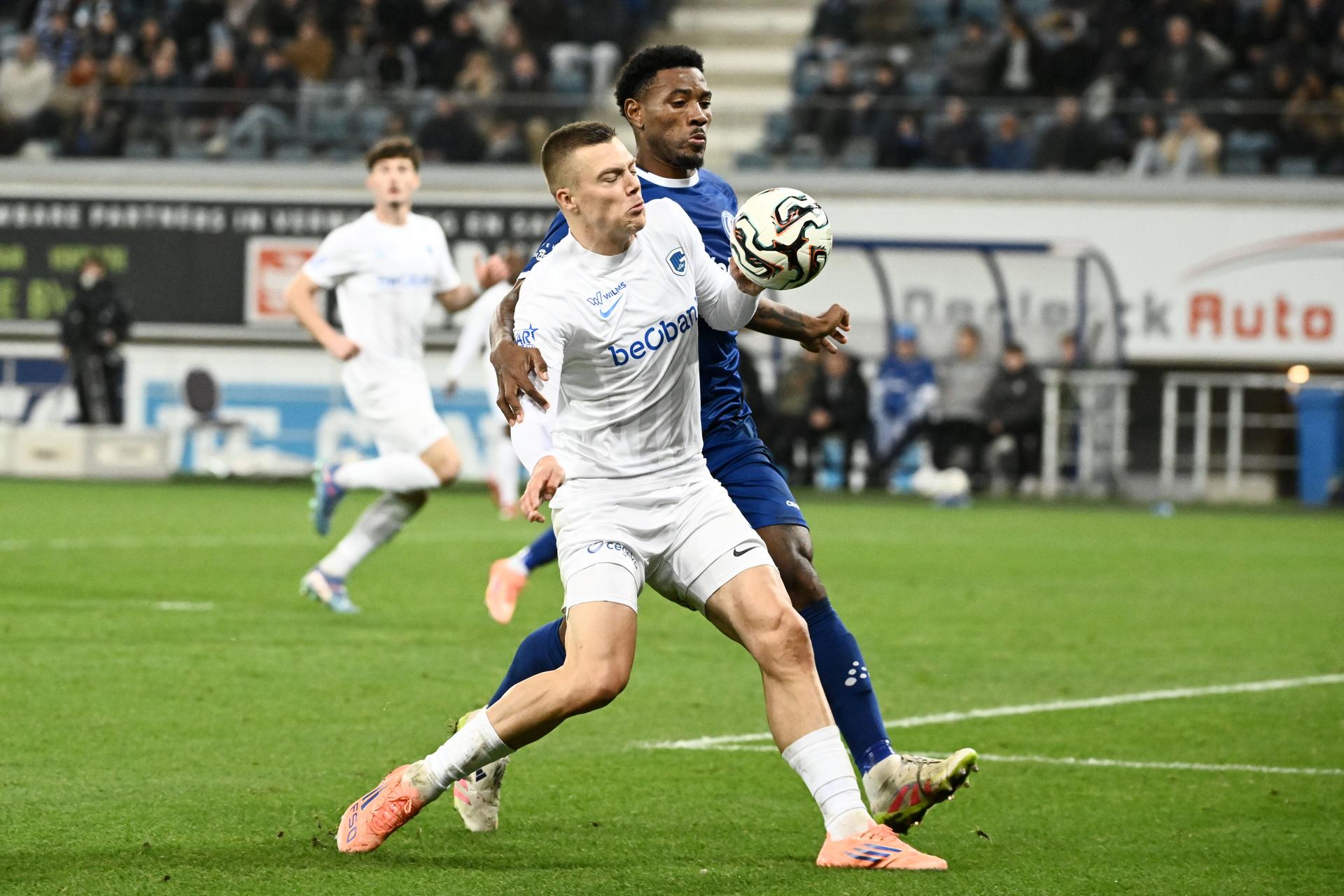 Genk's Daan Heymans and Gent's Samuel Kotto fight for the ball during a soccer match between KAA Gent and KRC Genk, Sunday 09 November 2025 in Gent, on day 14 of the 2025-2026 'Jupiler Pro League' first division of the Belgian championship. BELGA PHOTO MAARTEN STRAETEMANS