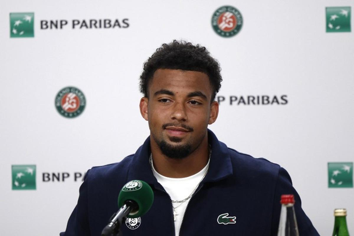 France's Arthur Fils holds a press conference after withdrawing from the French Open tennis tournament due to a stress fracture in his back, on day 7 at the Roland-Garros Complex in Paris on May 31, 2025.  Sebastien DUPUY / AFP