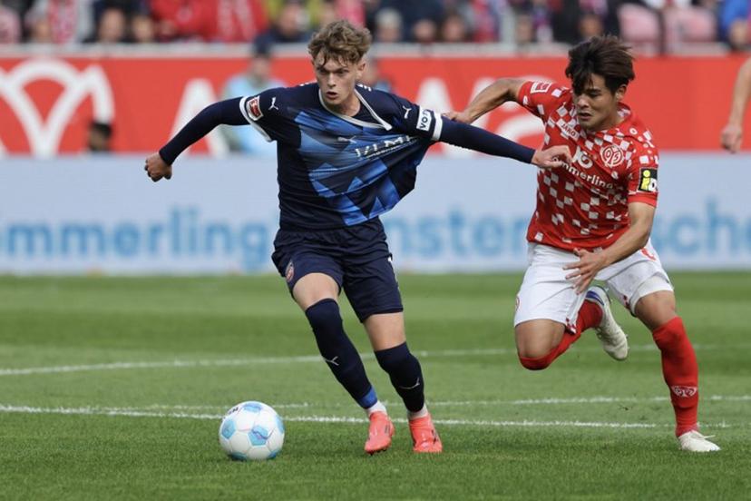 Heidenheim's German midfielder #10 Paul Wanner (L) and Mainz' Japanese defender #06 Kaishu Sano (R) vie for the ball during the German first division Bundesliga football match between 1 FSV Mainz 05 and 1 FC Heidenheim in Mainz, western Germany on September 28, 2024.  Daniel ROLAND / AFP
