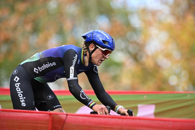 Dutch Lucinda Brand pictured in action during the elite women race of the "Rapencross" cyclocross in Lokeren, the second race (out of 8) of the X2O Badkamers Trophy,  Sunday 02 November 2025. BELGA PHOTO DAVID PINTENS