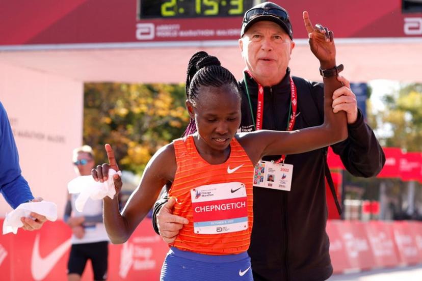 Kenya's Ruth Chepngetich celebrates after crossing the finish line to place first in the women's division of the 2022 Bank of America Chicago Marathon in Chicago, Illinois, on October 9, 2022.   KAMIL KRZACZYNSKI / AFP