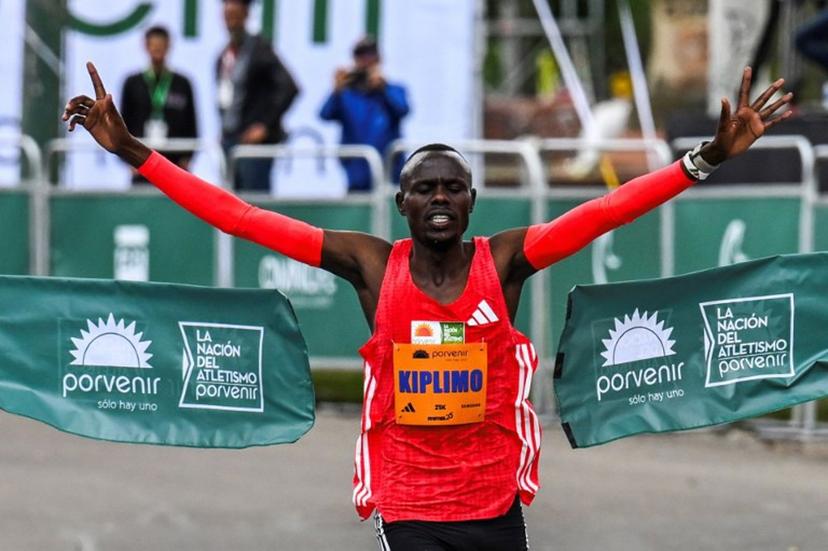 Kenya's Philemon Kiplimo celebrates as he crosses the finish line to win the elite male 21K of the Bogota Half Marathon in Bogota on July 27, 2025.  Luis ACOSTA / AFP