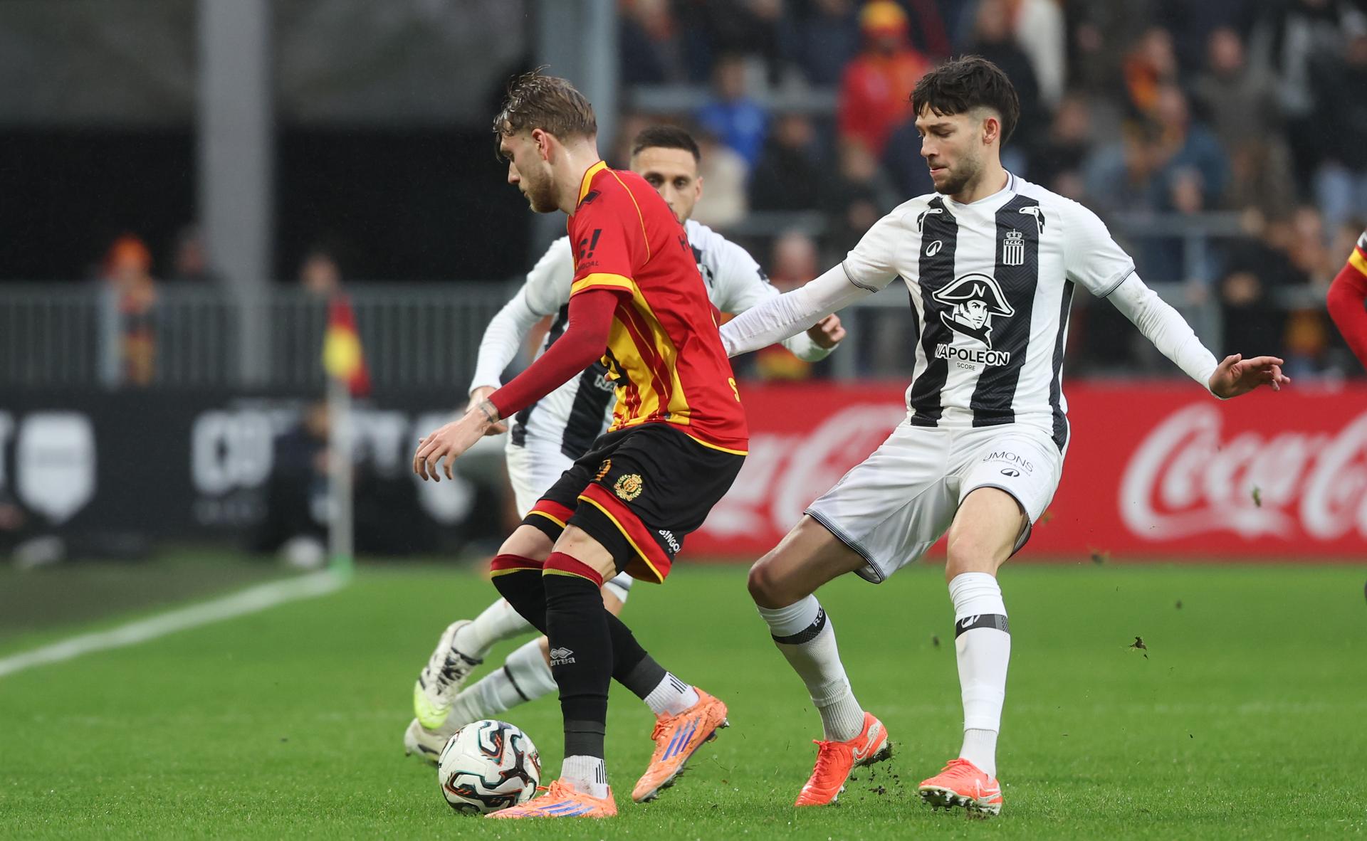 Mechelen's Mathis Servais and Charleroi's Antoine Colassin fight for the ball during a soccer match between KV Mechelen and Sporting Charleroi, Sunday 07 December 2025 in Mechelen, on day 17 of the 2025-2026 'Jupiler Pro League' first division of the Belgian championship. BELGA PHOTO VIRGINIE LEFOUR