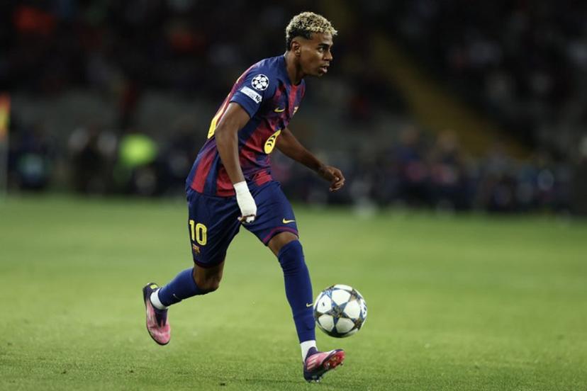 Barcelona's Spanish forward #10 Lamine Yamal runs with the ball during the UEFA Champions League league phase day 2 football match between FC Barcelona and Paris Saint-Germain (PSG) at the Estadi Olimpic Lluis Companys in Barcelona, on October 1, 2025.  Josep LAGO / AFP