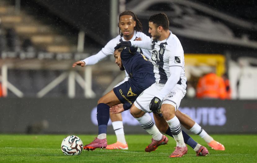 RAAL's Maxime Pau and Charleroi's Yacine Titraoui fight for the ball during a soccer match between Sporting Charleroi and RAAL La Louviere, Saturday 29 November 2025 in Charleroi, on day 16 of the 2025-2026 'Jupiler Pro League' first division of the Belgian championship. BELGA PHOTO VIRGINIE LEFOUR