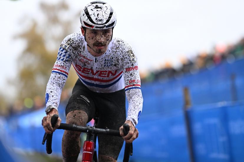 British Cameron Mason pictured in action during the men elite race of the 'Flandriencross' cyclocross cycling event, stage 3/8 in the 'X20 Badkamers Trofee' competition, Sunday 16 November 2025 in Hamme. BELGA PHOTO DAVID PINTENS