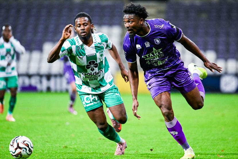 RAAL's Mohamed Guindo and Beerschot's Loic Mbe Soh pictured in action during a soccer game between Beerschot VA (1B) and RAAL La Louviere, a 1/8 final game in the Croky Cup Belgian soccer cup competition, Tuesday 02 December 2025 in Antwerp. BELGA PHOTO TOM GOYVAERTS