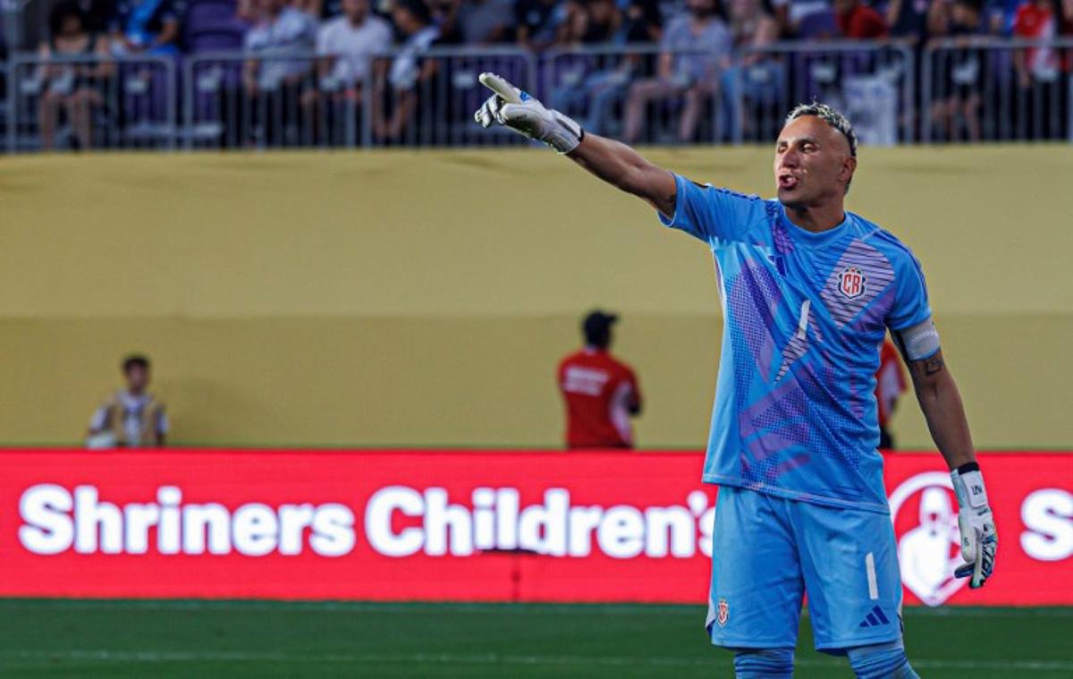 Costa Rica's goalkeeper #01 Keylor Navas gestures during the CONCACAF Gold Cup quartefinal match between USA and Costa Rica at US Bank Stadium in Minneapolis, Minnesota on June 29, 2025.  Kerem YUCEL / AFP