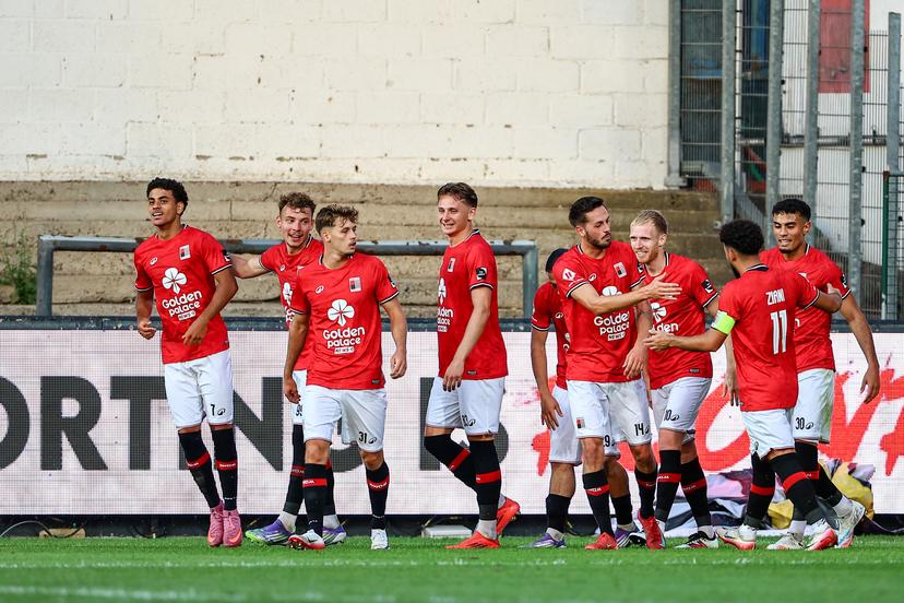 Rwdm's players celebrate after scoring during a soccer game between Lokeren and RWD Molenbeek, Saturday 16 August 2025 in Beveren, on day 2 of the 2025-2026 'Challenger Pro League' 1B second division of the Belgian championship. BELGA PHOTO DAVID PINTENS
