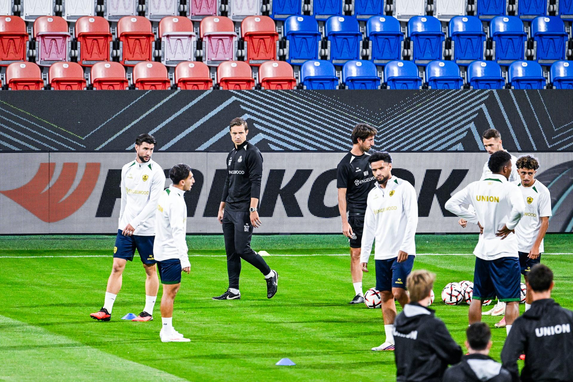 Union's head coach David Hubert pictured during a training of Belgian soccer team Royale Union Saint-Gilloise ahead of the game against Czech soccer club FC Viktoria Plzen, Wednesday 16 September 2026 in Plzen, for the first day (out of 8) in the league phase of the UEFA Europa League competition.  BELGA PHOTO TOM GOYVAERTS