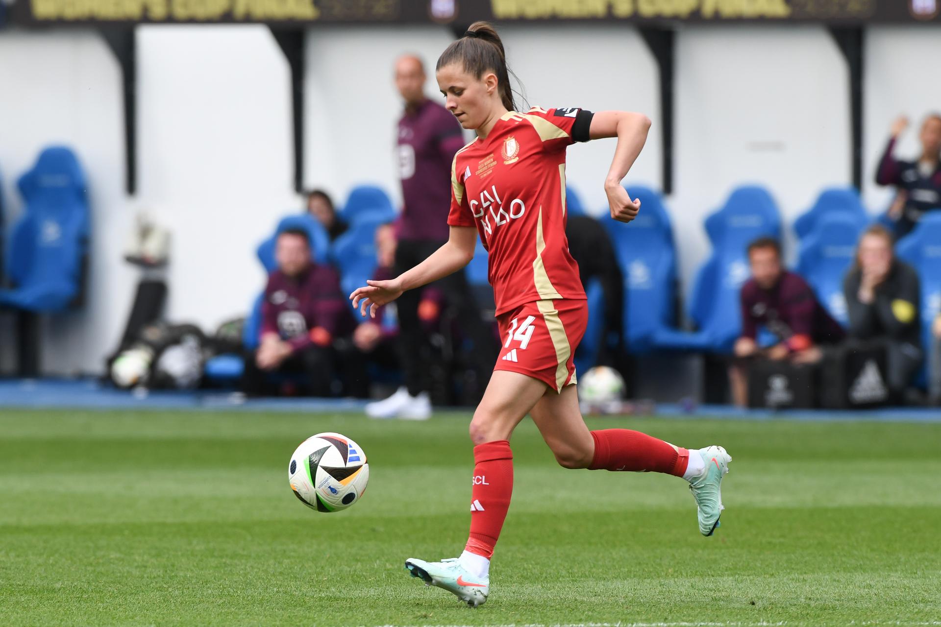 Standard Shari Van Belle pictured in action during a soccer match between RSC Anderlecht and Standard Femina de Liege, the final of the Belgian Cup, in Heverlee, Monday 21 April 2025. BELGA PHOTO JILL DELSAUX