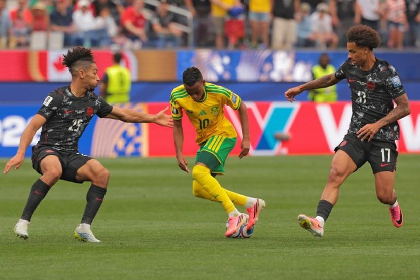 Canada's midfielder #25 Nathan Saliba, South Africa's forward #10 Relebohile Mofokeng, and Canada's midfielder #17 Tajon Buchanan fight for the ball during the 2026 World Cup round of 32 football match between South Africa and Canada at the Los Angeles Stadium in Inglewood on June 28, 2026.   Etienne LAURENT / AFP