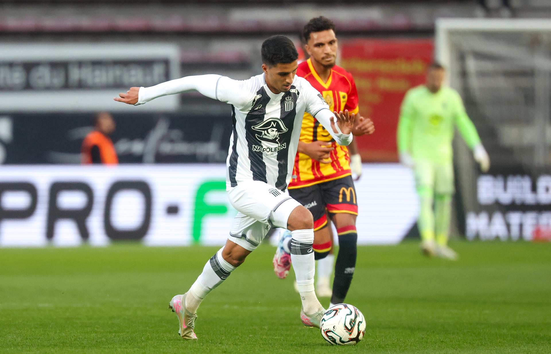 Charleroi's Amine Boukamir fights for the ball during a soccer match between Sporting Charleroi and KV Mechelen, Sunday 28 September 2025 in Charleroi, on day 9 of the 2025-2026 'Jupiler Pro League' first division of the Belgian championship. BELGA PHOTO VIRGINIE LEFOUR