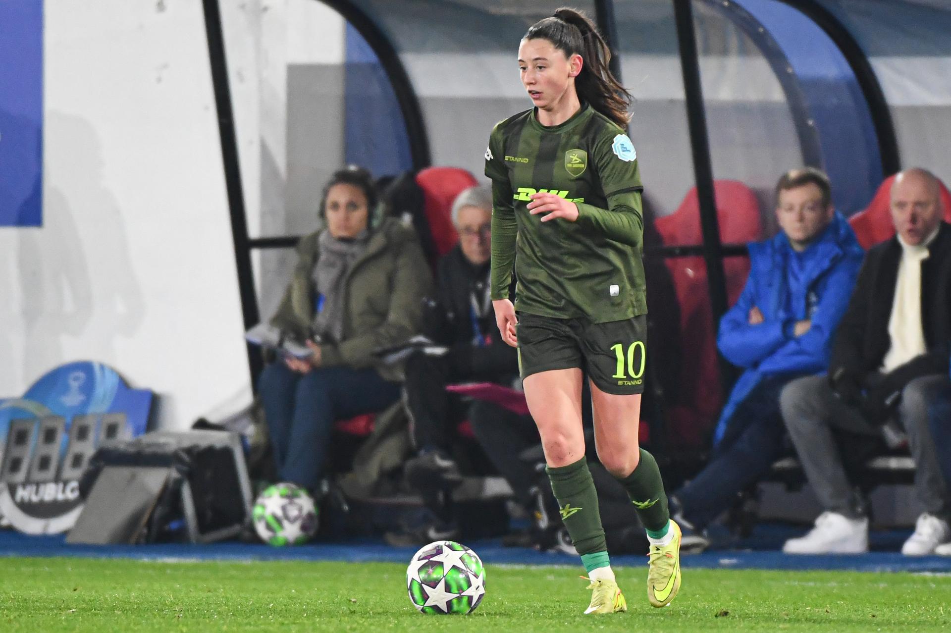 OHL Women's Aurelie Reynders pictured in action during a soccer match between Oud-Heverlee Leuven Women and Italian AS Roma, Thursday 20 November 2025 in Leuven, game 4 (out of 6) in the league phase of the UEFA Women's Champions League competition. BELGA PHOTO JILL DELSAUX