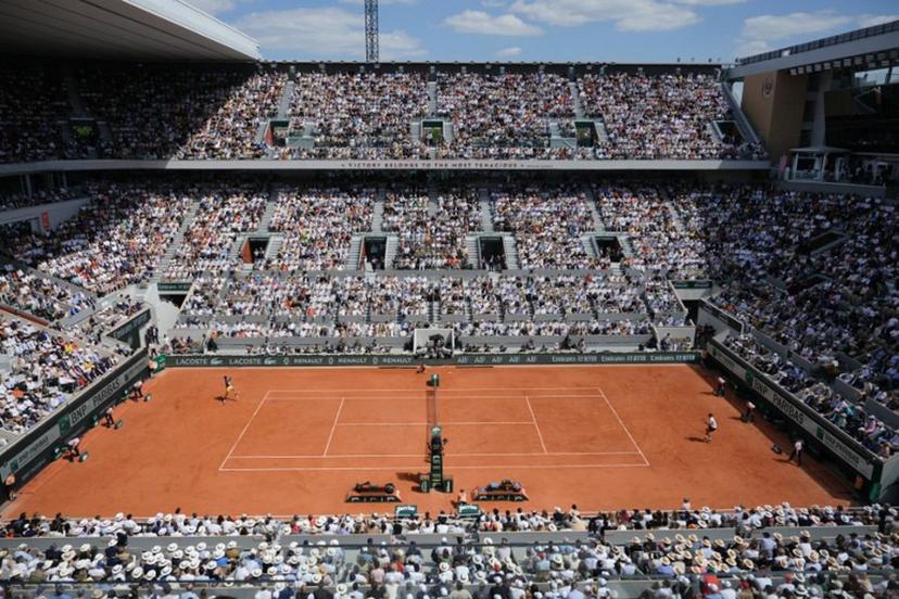 This photograph shows a view of Court Philippe-Chatrier as Germany's Alexander Zverev (R) and Spain's Carlos Alcaraz compete in their men's singles final match on day fifteen of the French Open tennis tournament at the Roland Garros Complex in Paris on June 9, 2024.  Dimitar DILKOFF / AFP