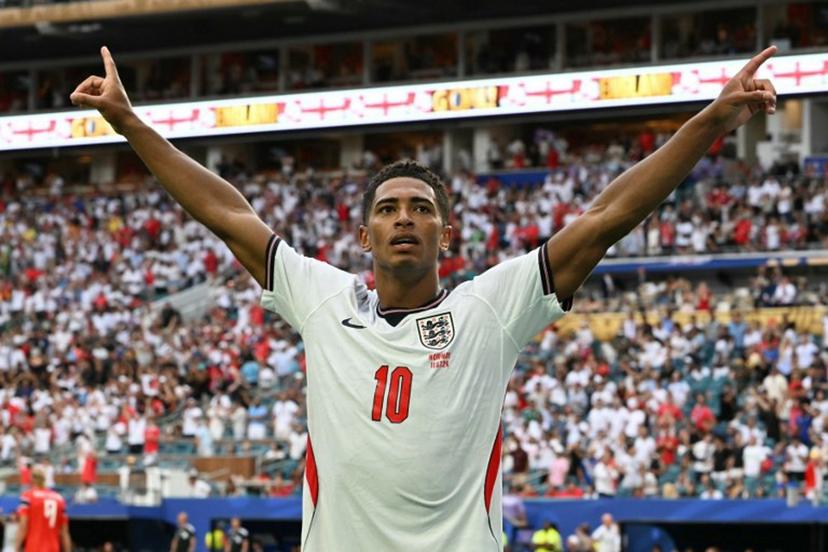England's midfielder #10 Jude Bellingham celebrates after scoring his team's second goal during the 2026 World Cup football tournament quarter-final match between Norway and England at Miami Stadium in Miami on July 11, 2026.   ROBERTO SCHMIDT / AFP