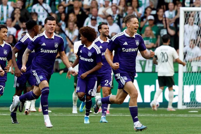 Anderlecht's Danylo Sikan (R) celebrates after scoring the 1-0 goal with teammates during the UEFA Europa League second qualifying round, 1st leg football match between Hammarby IF and RSC Anderlecht at Stockholm Arena in Stockholm, Sweden, on July 23, 2026.  Stefan JERREVANG / TT News Agency / AFP