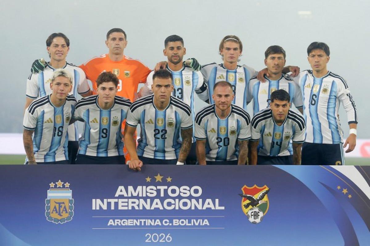 Argentina players pose for a team photo ahead of the international friendly football match between Argentina and Bolivia at Mario Alberto Kempes Stadium in Cordoba, Argentina, on September 30, 2026.  DIEGO LIMA / AFP