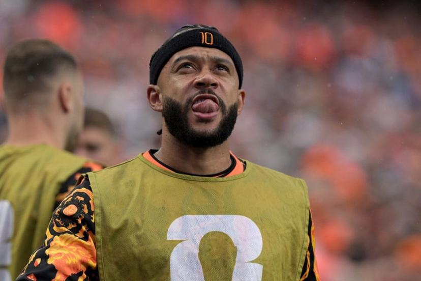 Netherlands' forward #10 Memphis Depay warms up during the 2026 World Cup Group F football match between Tunisia and the Netherlands at the Kansas City Stadium in Kansas City on June 25, 2026.   Juan MABROMATA / AFP