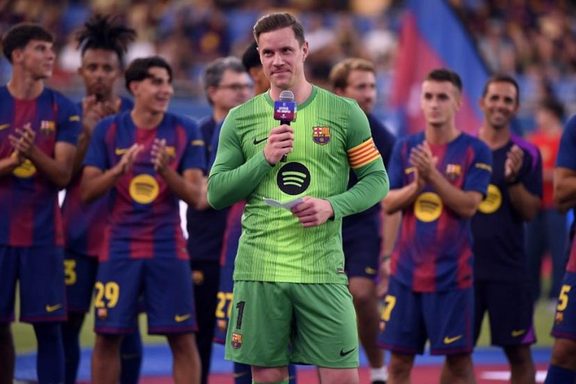 Barcelona's German goalkeeper Marc-Andre Ter Stegen delivers a speech before the 60th Joan Gamper Trophy football match between FC Barcelona and Como 1907 at Johan Cruyff Stadium in Barcelona on August 10, 2025.  Josep LAGO / AFP