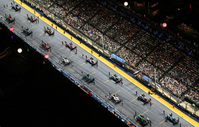Drivers prepare to take the start of the Formula One Singapore Grand Prix night race at the Marina Bay Street Circuit in Singapore on October 5, 2025.  ROSLAN RAHMAN / AFP