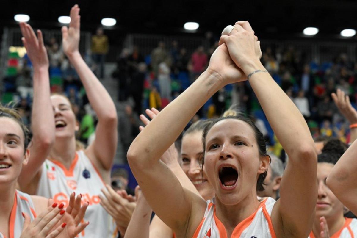 Players of Schio celebrate after defeating USK Prague in their third place match of the Euroleague Women's Final Four 2023 basketball match between USK Prague and Schio in Prague on April 16, 2023.  Michal Cizek / AFP