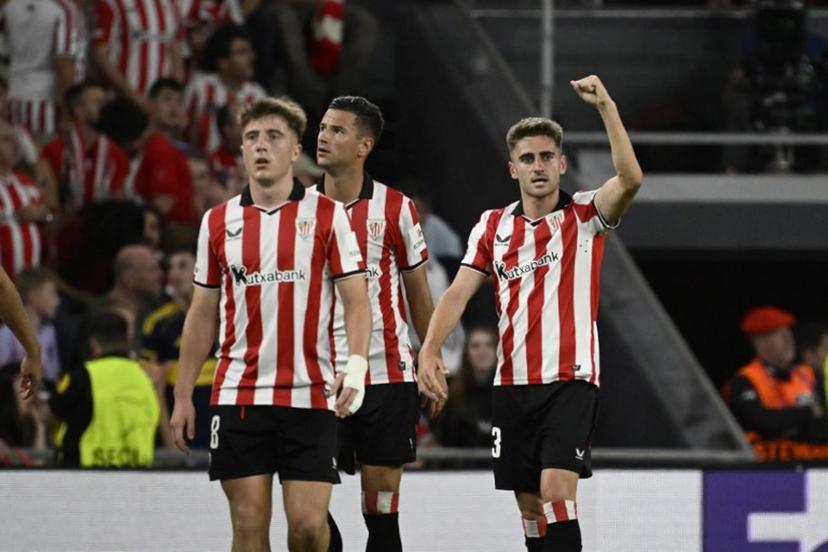 Athletic Bilbao's Spanish forward #23 Robert Navarro (R) celebrates scoring his team's second goal during the UEFA Champions League league phase day 3 football match between Athletic Club Bilbao and Qarabagh at San Mames Stadium in Bilbao on October 22, 2025.  ANDER GILLENEA / AFP