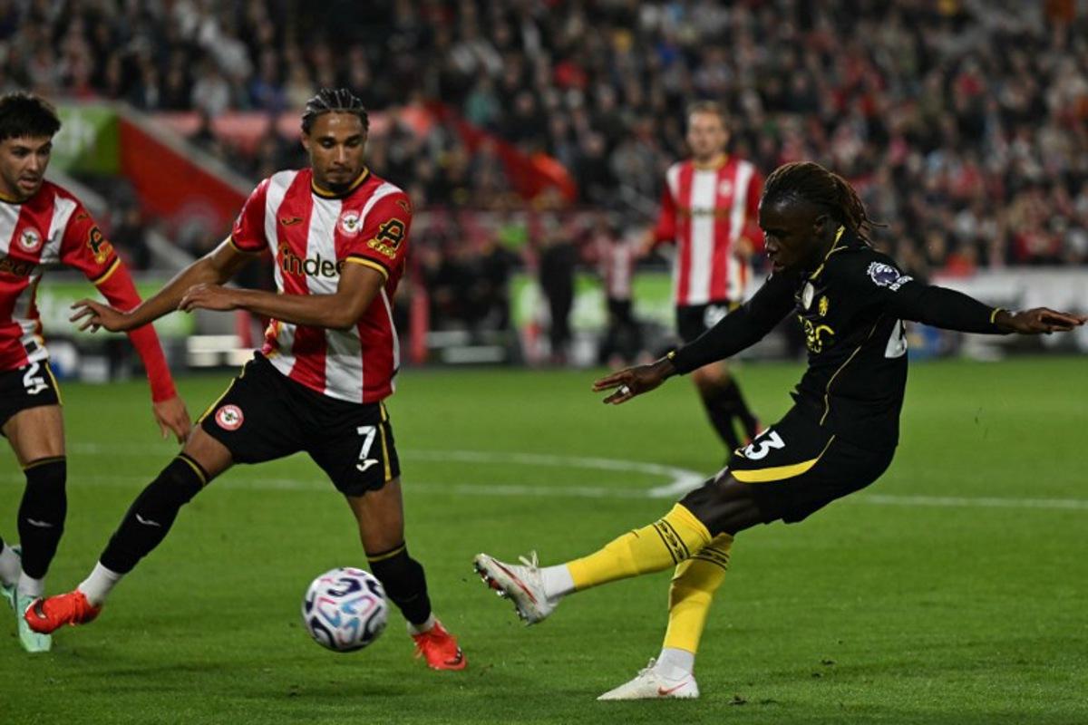 Chelsea's Dutch midfielder #23 Geovany Quenda shoots but fails to score during the English Premier League football match between Brentford and Chelsea at the Gtech Community Stadium in London on September 18, 2026.  Glyn KIRK / AFP
