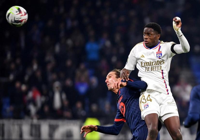 Lyon's French midfielder #34 Mahamadou Diawara (R) fights for the ball with Lille's Turkish midfielder #12 Yusuf Yazici (L) during the French L1 football match between Olympique Lyonnais (Lyon) and LOSC (Lille) at the Groupama stadium in Lyon, central eastern France on November 26, 2023.    ARNAUD FINISTRE / AFP