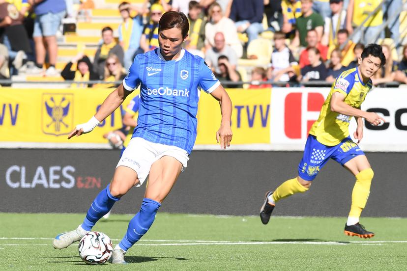 Genk's Hyeon-Gyu Oh pictured in action during a soccer match between Sint-Truidense V.V. and KRC Genk, Sunday 28 September 2025 in Sint-Truiden, on day 9 of the 2025-2026 'Jupiler Pro League' first division of the Belgian championship. BELGA PHOTO JILL DELSAUX
