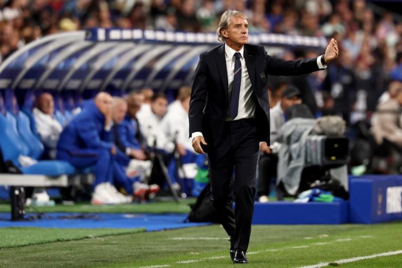 Italy's Italian headcoach Roberto Mancini looks on during the UEFA Nations League, league A day 3: Group 1, football match between France and Italy at the Stade de France stadium in Saint-Denis, near Paris, on October 2, 2026.  FRANCK FIFE / AFP