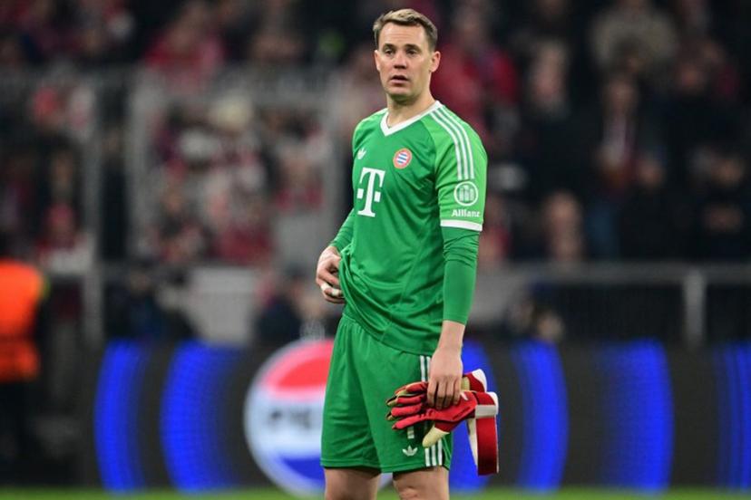 Bayern Munich's German goalkeeper #01 Manuel Neuer goes off after sustaining an injury during the UEFA Champions League last 16, first-leg, football match FC Bayern Munich v Bayer 04 Leverkusen on March 5, 2025 in Munich, southern Germany.  Tobias SCHWARZ / AFP