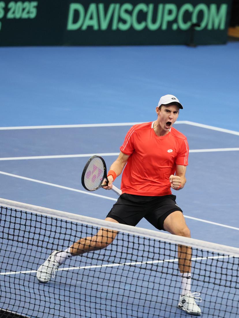 Belgian Joran Vliegen pictured in action during a double game between Belgian pair Gille-Vliegen and Chilean pair Barrios Vera-Jarry, the third match in the Davis Cup qualifiers World Group tennis meeting between Belgium and Chile, , in Hasselt. BELGA PHOTO BENOIT DOPPAGNE