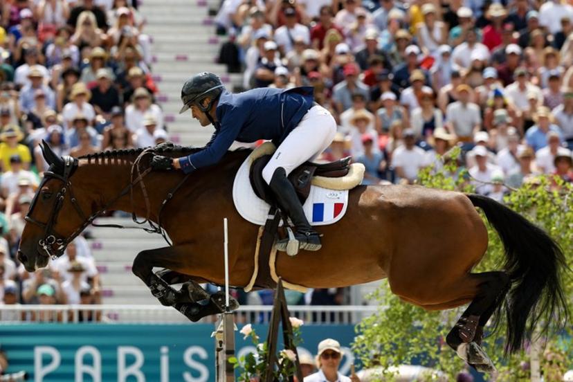 France' Olivier Perreau with horse Dorai D'Aiguilly competes in the equestrian's jumping team final during the Paris 2024 Olympic Games at the Chateau de Versailles, in Versailles, in the western outskirts of Paris, on August 2, 2024.  Pierre-Philippe MARCOU / AFP