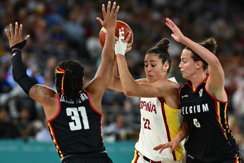 Spain's #22 Maria Conde (C) challenges Belgium's #31 Maxuella Lisowa Mbaka and Belgium's #06 Antonia Delaere (R) in the women's quarterfinal basketball match between Spain and Belgium during the Paris 2024 Olympic Games at the Bercy Arena in Paris on August 7, 2024.  Aris MESSINIS / AFP