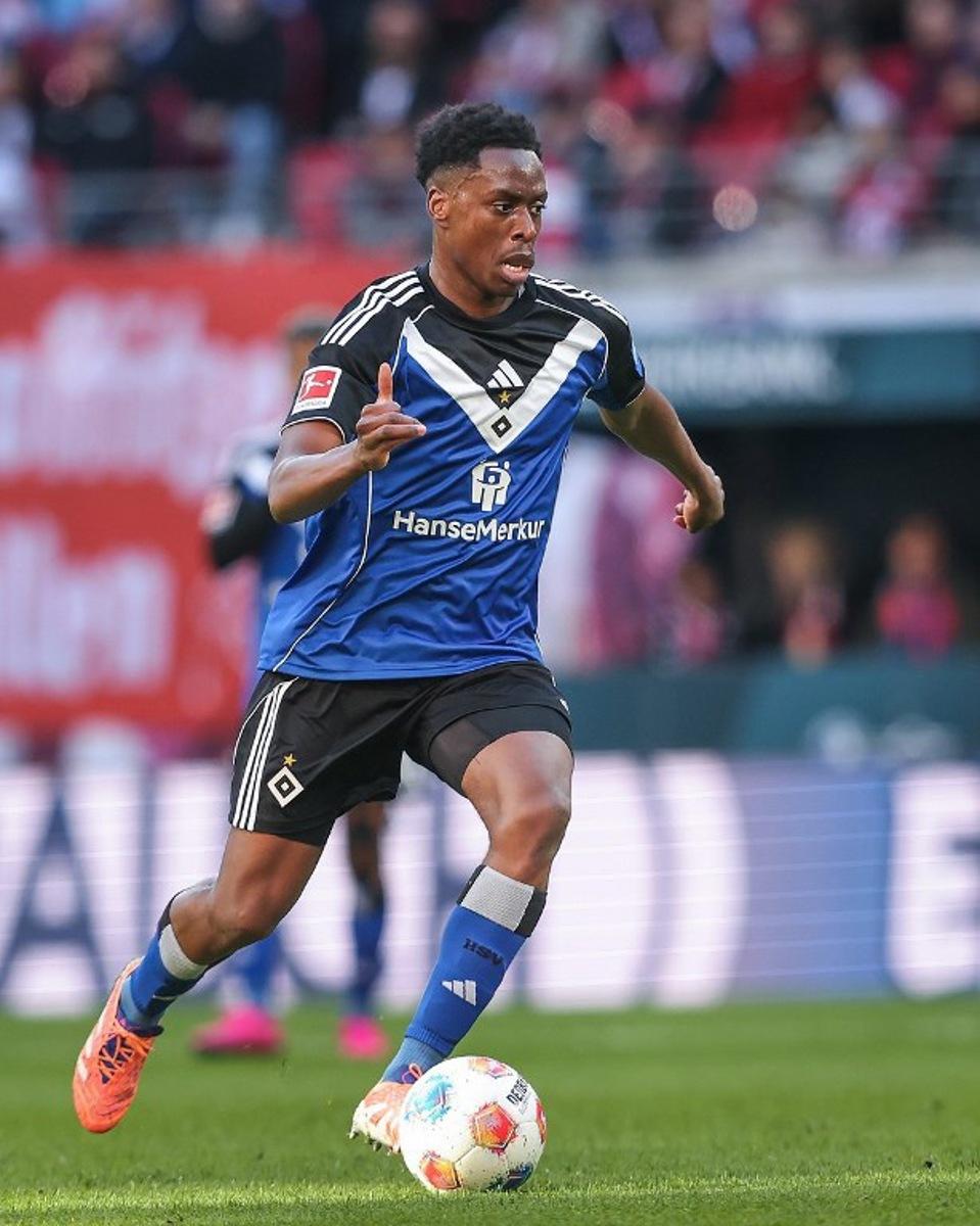 Hamburg's Belgian-Congolese midfielder #06 Albert Sambi Lokonga plays the ball during the German first division Bundesliga football match RB Leipzig v Hamburg SV in Leipzig, eastern Germany on October 18, 2025.  RONNY HARTMANN / AFP