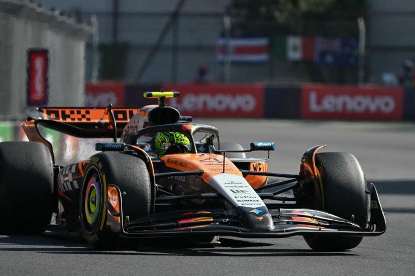 McLaren's British driver Lando Norris races in the lead during the Mexico City Formula One Grand Prix at the Hermanos Rodriguez racetrack in Mexico City on October 26, 2025.  Yuri CORTEZ / AFP