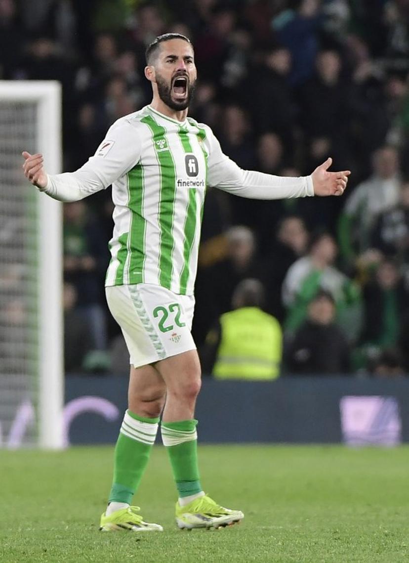 Real Betis' Spanish midfielder #22 Isco celebrates scoring his team's second goal during the Spanish League football match between Real Betis and FC Barcelona at the Benito Villamarin stadium in Seville on January 21, 2024.  CRISTINA QUICLER / AFP