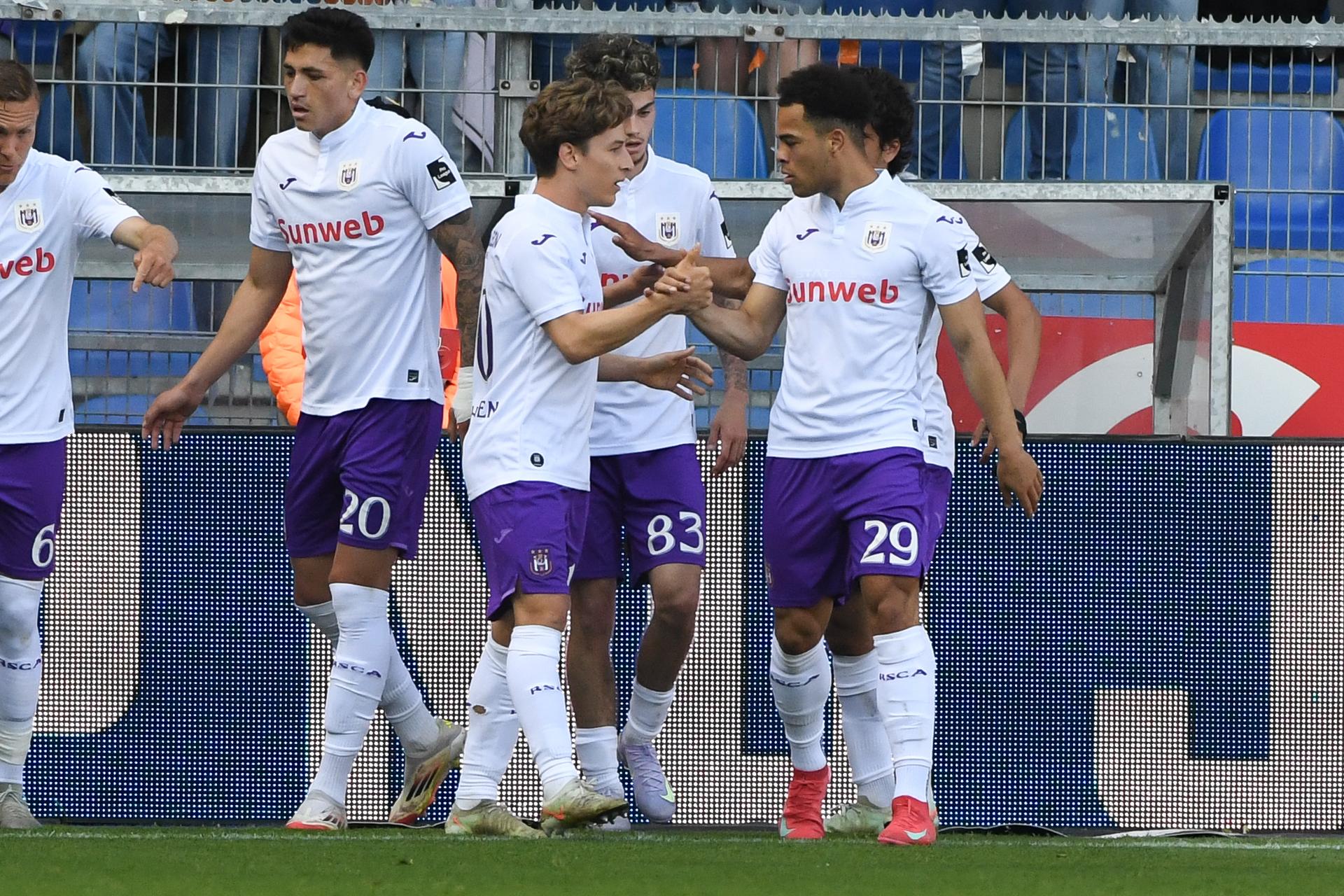 Anderlecht's Yari Verschaeren celebrates after scoring during a soccer match between KRC Genk and RSC Anderlecht, Sunday 25 May 2025 in Genk, on day 10 (out of 10) of the Champions' Play-offs of the 2024-2025 'Jupiler Pro League' first division of the Belgian championship. BELGA PHOTO JILL DELSAUX