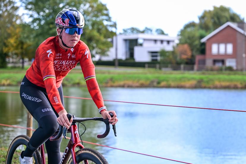Dutch Fem Van Empel is pictured in action during recon before the women's elite race of the 'Berencross Meulebeke' cyclocross cycling event, race 2/8 in the 'HG Cross' competition, on Saturday 17 October 2026. BELGA PHOTO DAVID PINTENS
