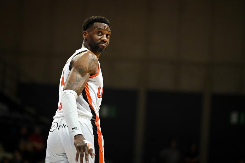 Leuven's Wen Mukubu pictured during a basketball match between Leuven Bears and House of Limlburg United, Saturday 24 January 2026 in Leuven, on day 17 (out of 34) of the 2025-2026 'BNXT League' Belgian/ Dutch first division basket championship. BELGA PHOTO ELIAS ROM