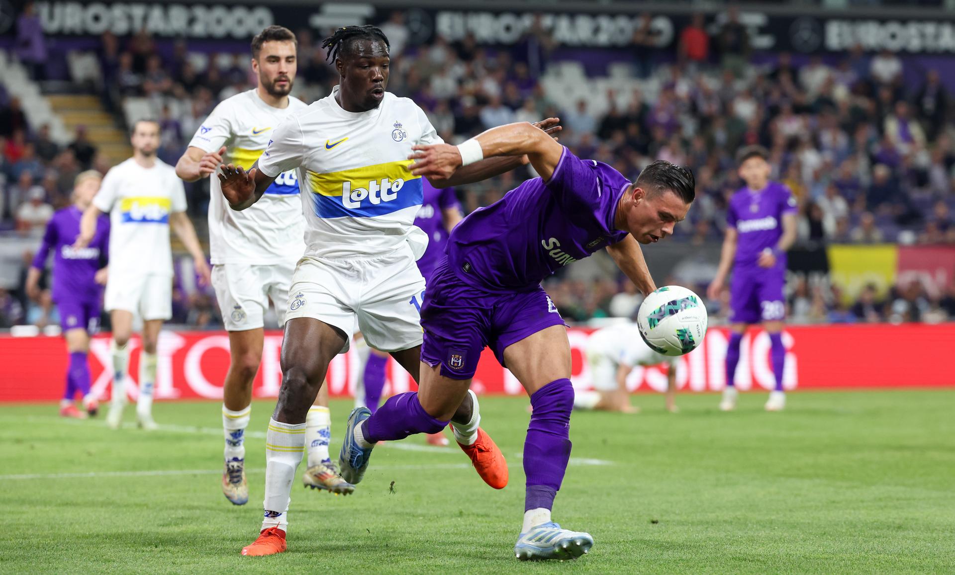 Union's Promise David and Anderlecht's Jan-Carlo Simic fight for the ball during a soccer match between RSC Anderlecht and Royale Union Saint-Gilloise, Saturday 10 May 2025 in Brussels, on day 8 (out of 10) of the Champions' Play-offs of the 2024-2025 'Jupiler Pro League' first division of the Belgian championship. BELGA PHOTO VIRGINIE LEFOUR
